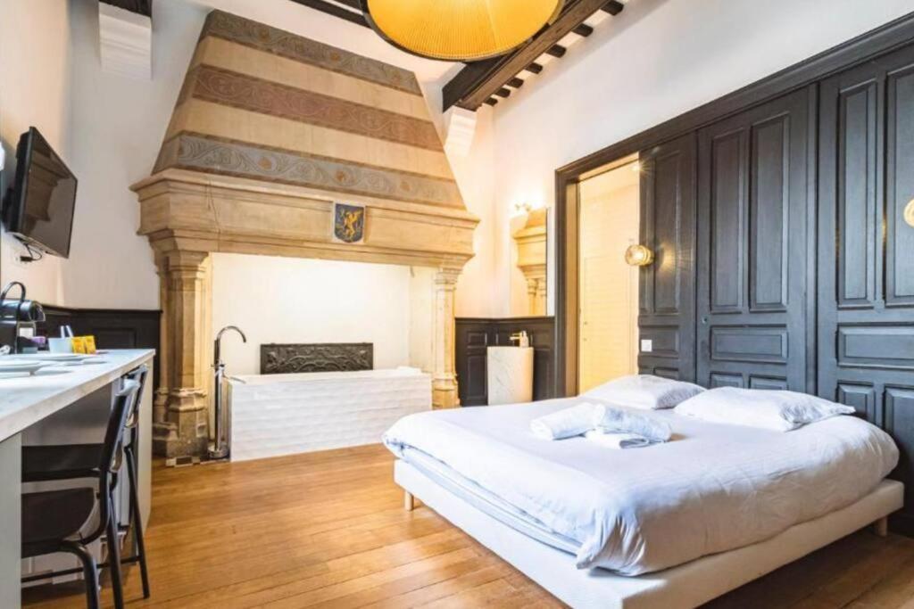 Fire, Appartement Vue Cathedrale Reims Ngoại thất bức ảnh
