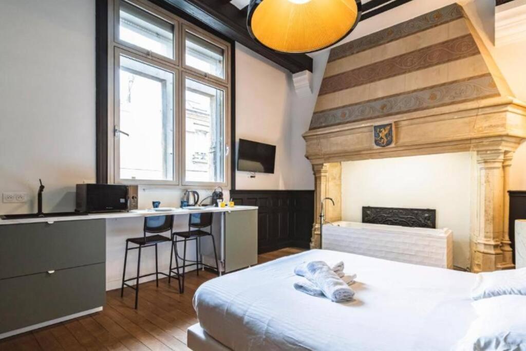 Fire, Appartement Vue Cathedrale Reims Ngoại thất bức ảnh