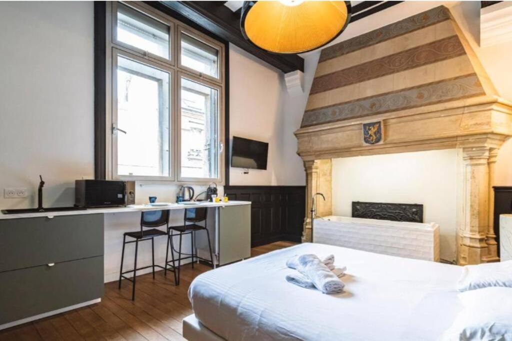 Fire, Appartement Vue Cathedrale Reims Ngoại thất bức ảnh
